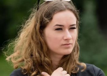 У Києві водій «Порша» вдарив журналістку Катерину Колган та переїхав її мобільний телефон