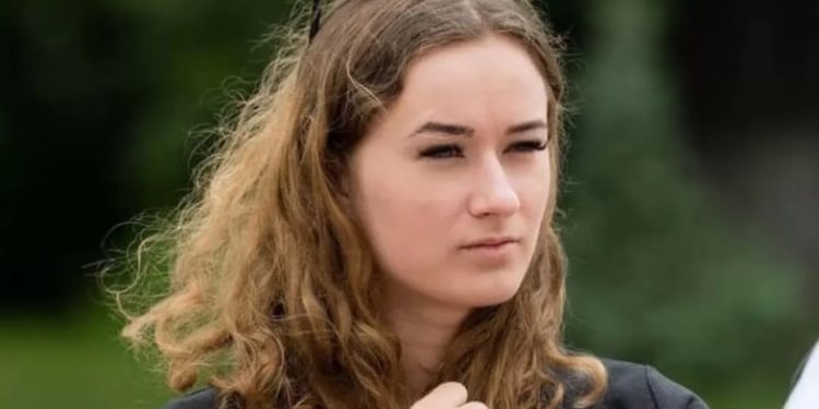 У Києві водій «Порша» вдарив журналістку Катерину Колган та переїхав її мобільний телефон