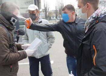 Невідомі розпилили газ у обличчя блогеру під час зйомки порушень паркування