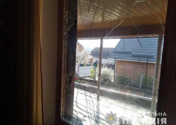Пляшка з бензином у вікно: на Київщині журналістові зробили «попередження»