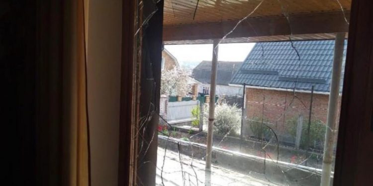 Пляшка з бензином у вікно: на Київщині журналістові зробили «попередження»