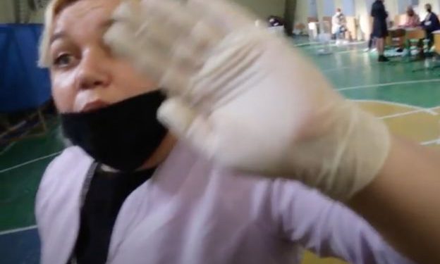 У Херсоні секретар ДВК намагалася перешкоджати журналістській зйомці