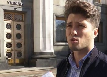 На кандидата у депутати, журналіста Ігоря Колтунова напали просто на виборчій дільниці