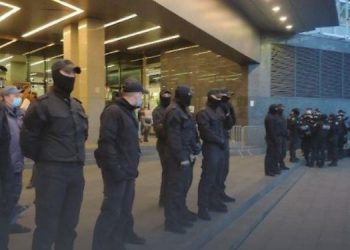 Приватна охорона перешкоджала діяльності журналіста видання «Pavlovsky News» прямо у центрі Києва