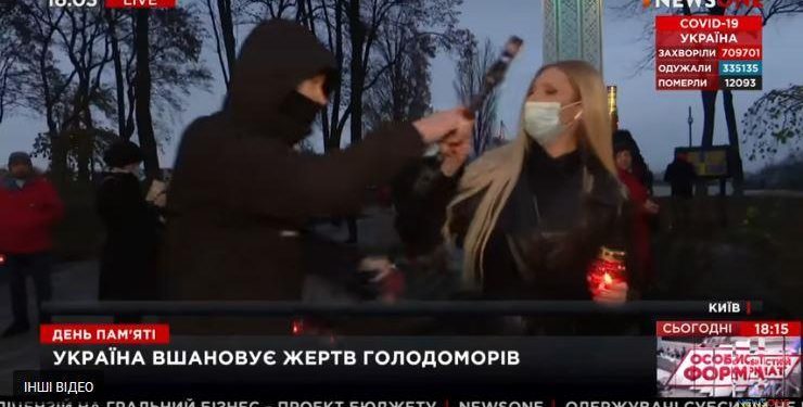На тележурналістку Віолетту Товкес напали в прямому ефірі в центрі Києва