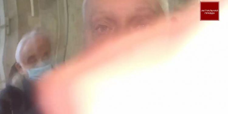 З нецензурною лайкою та штовханиною журналістів не пускали на державне підприємство