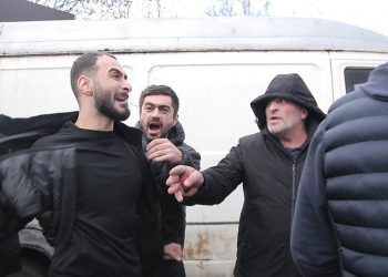 Нападника на журналістів в Одесі засудили до 2 років