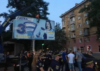 Після побиття журналістів у Дніпрі колективи двох телеканалів виступили з відкритими зверненнями