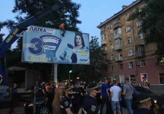 Після побиття журналістів у Дніпрі колективи двох телеканалів виступили з відкритими зверненнями