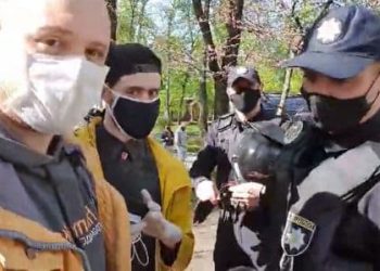 Поліцейський, який перешкоджав роботі журналіста «Громадського телебачення», постав перед судом