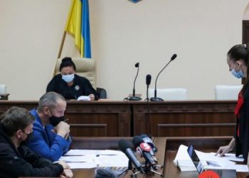 Суд арештував на два місяці одного з підозрюваних у побитті журналіста. Іншого нападника – під домашній арешт