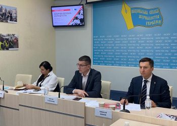 «Це побиття, спалені машини, синці, кулаки». Правоохоронці та медіаорганізації прозвітували, як розслідують злочини проти журналістів