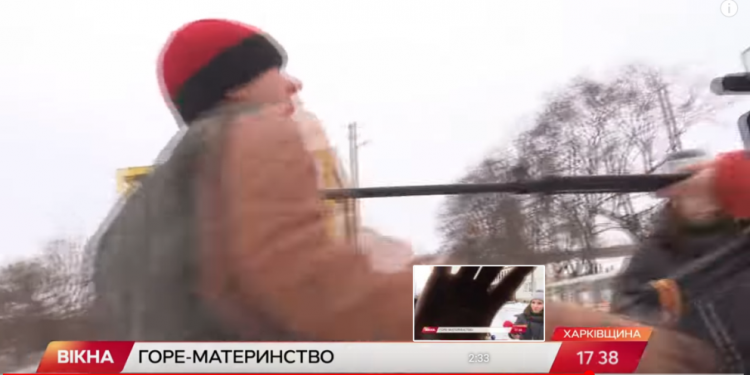 Персонаж сюжету про неблагополучну родину накинувся на знімальні групи двох національних телеканалів