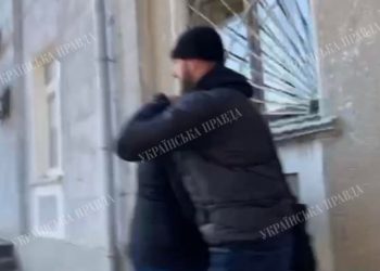 Поліцейські вручили підозри трьом особам за напад на журналістів «Української правди»